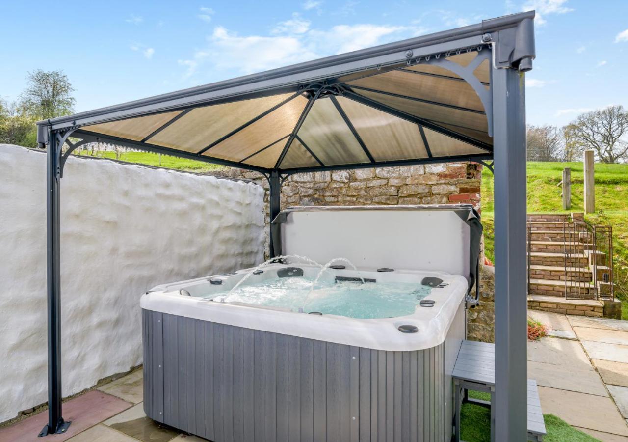 USK Barn Apartment Llanbadoc Bagian luar foto