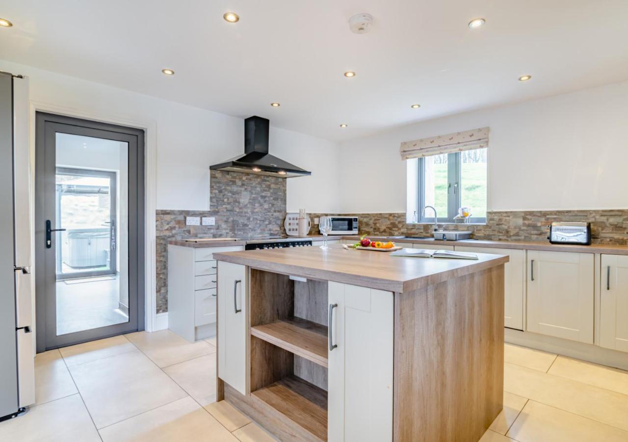 USK Barn Apartment Llanbadoc Bagian luar foto