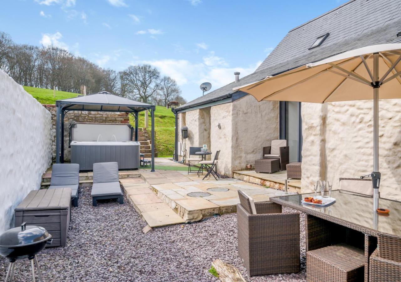 USK Barn Apartment Llanbadoc Bagian luar foto